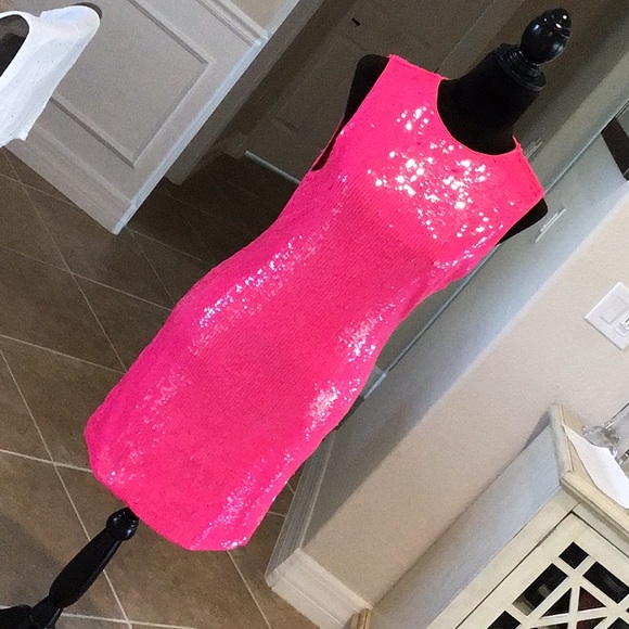 Alice + Olivia Dresses & Skirts - Alice + Olivia Barbie pink back zip dress, sequins, sleeveless, size 10